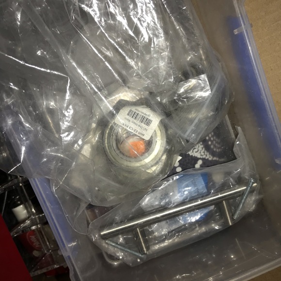 Box of household items - Picture 4 of 6